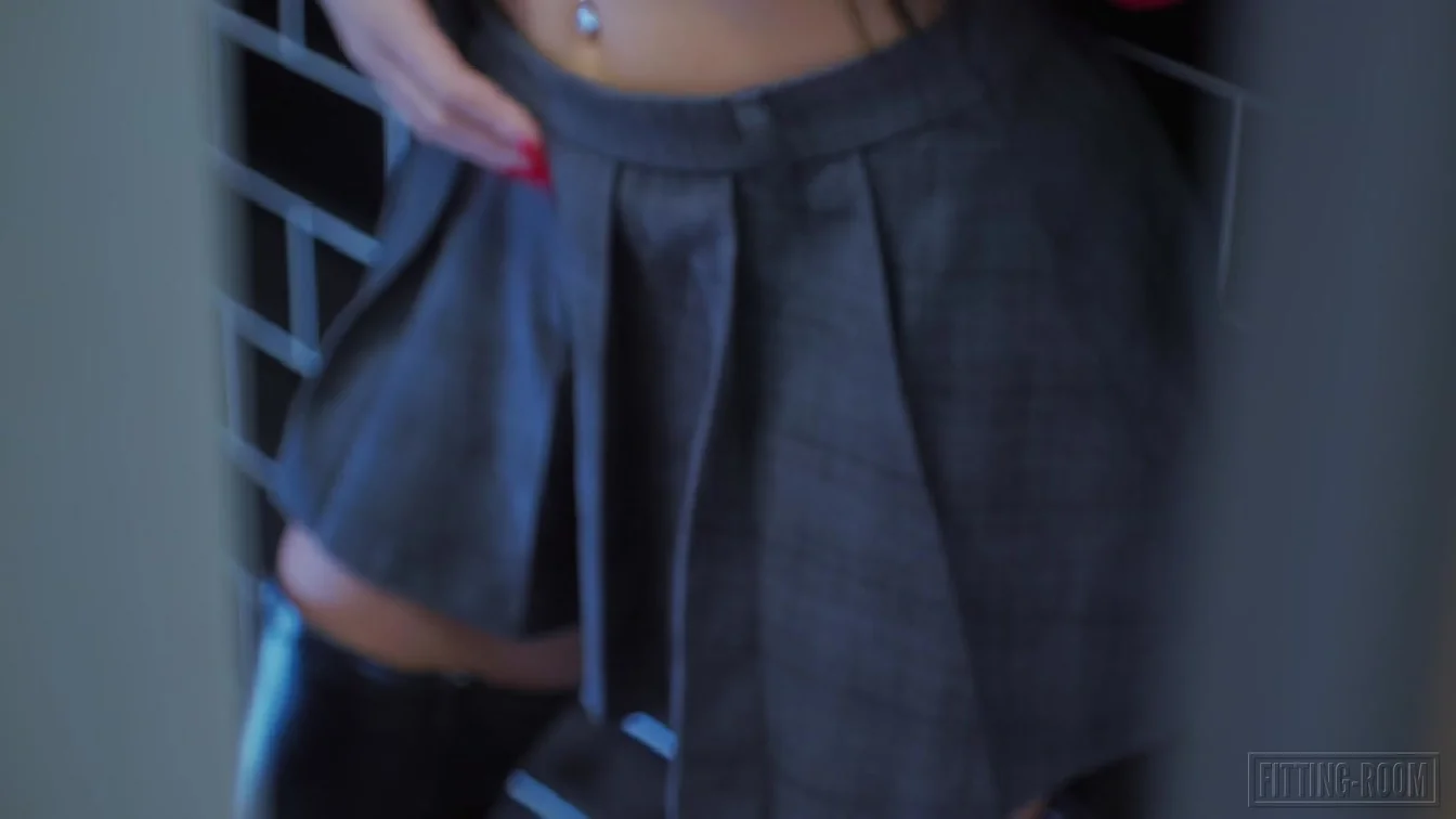 Fitting-Room Zuzu Sweet Voyeur XXX
